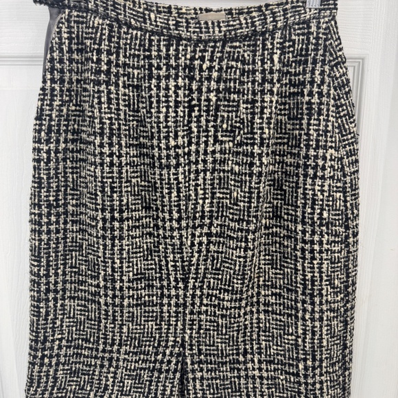 Beautiful Vintage Harrods of London Tweed Wool Suit, Size 4 - Picture 5 of 8